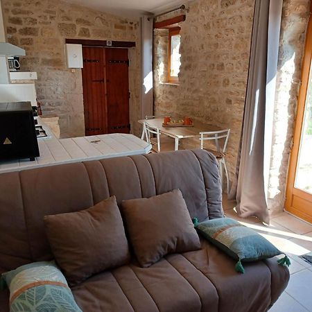 Escale Au Clos Saint Martin De Juillers Gites Et Chambres D'Hotes 외부 사진