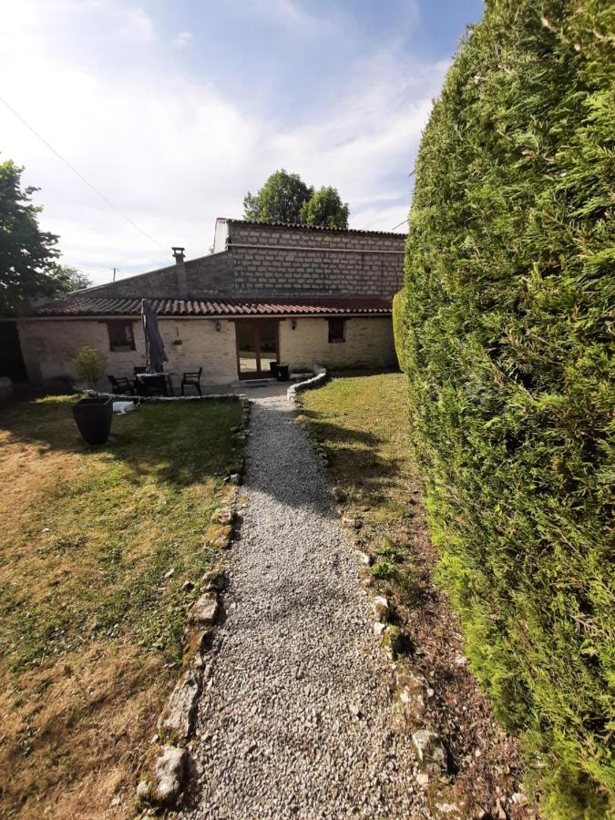 Escale Au Clos Saint Martin De Juillers Gites Et Chambres D'Hotes 외부 사진