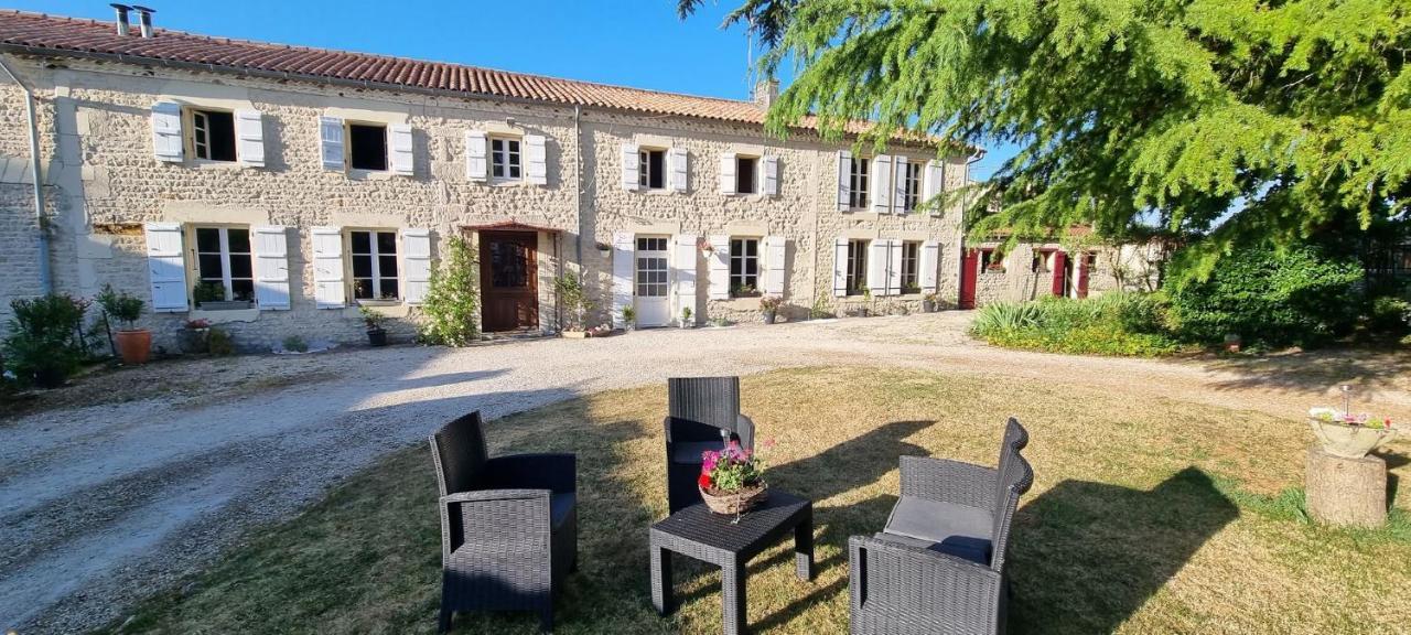 Escale Au Clos Saint Martin De Juillers Gites Et Chambres D'Hotes 외부 사진