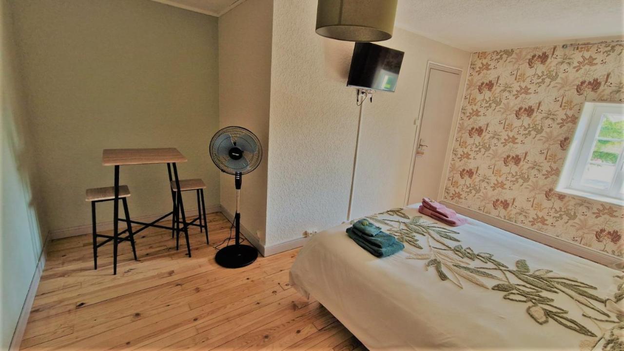 Escale Au Clos Saint Martin De Juillers Gites Et Chambres D'Hotes 외부 사진