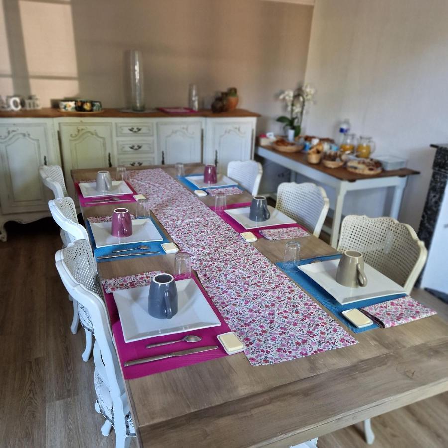 Escale Au Clos Saint Martin De Juillers Gites Et Chambres D'Hotes 외부 사진
