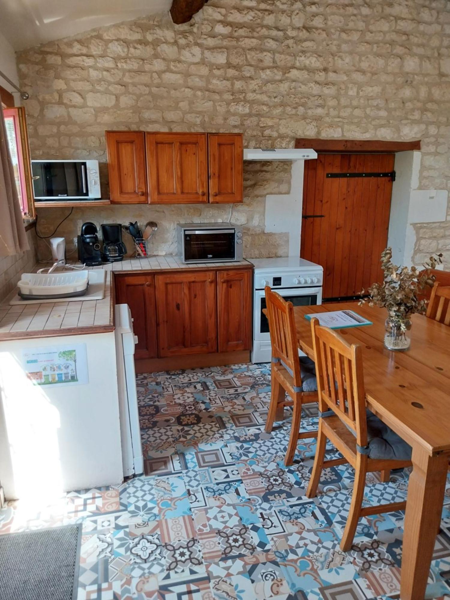 Escale Au Clos Saint Martin De Juillers Gites Et Chambres D'Hotes 외부 사진
