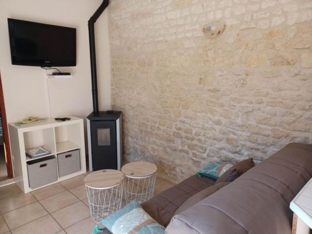 Escale Au Clos Saint Martin De Juillers Gites Et Chambres D'Hotes 외부 사진