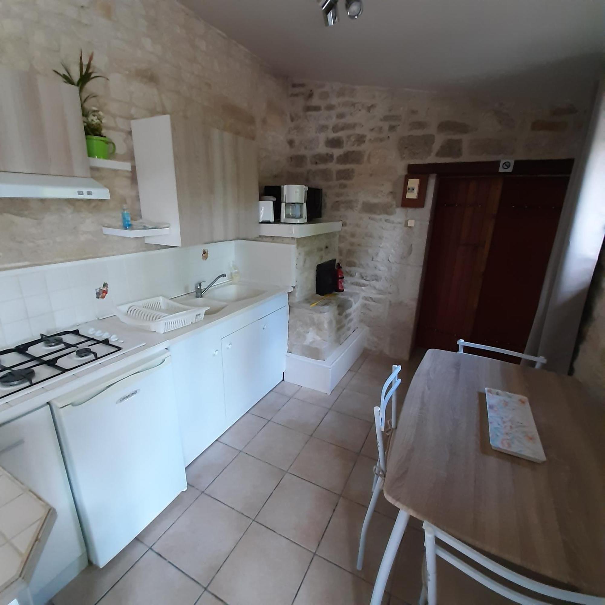 Escale Au Clos Saint Martin De Juillers Gites Et Chambres D'Hotes 외부 사진