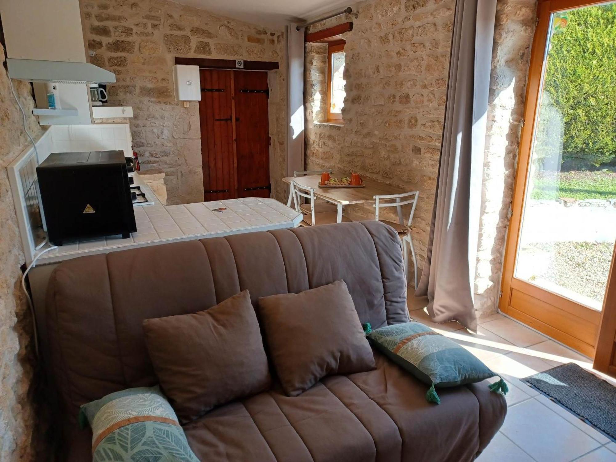 Escale Au Clos Saint Martin De Juillers Gites Et Chambres D'Hotes 외부 사진