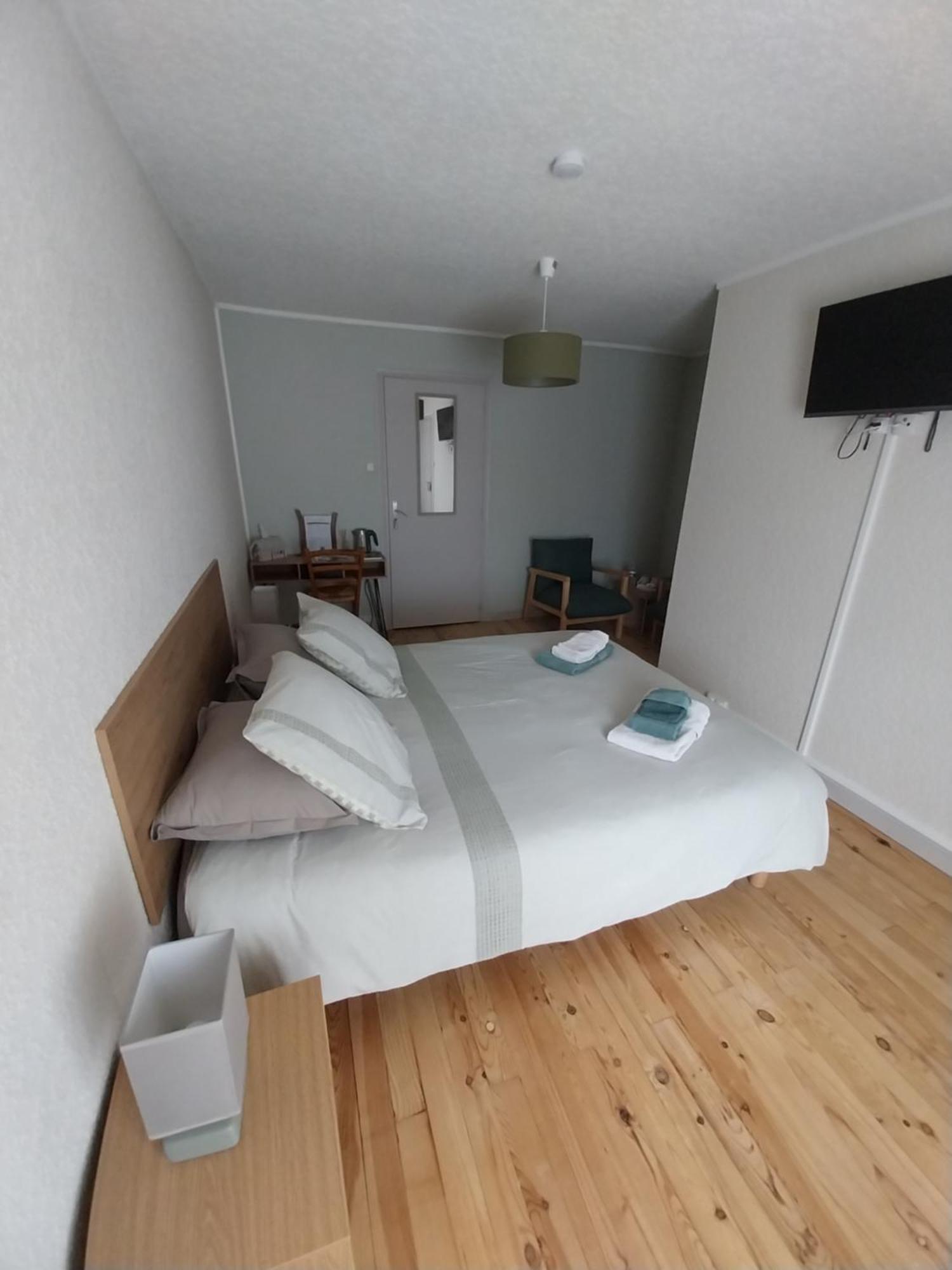 Escale Au Clos Saint Martin De Juillers Gites Et Chambres D'Hotes 외부 사진